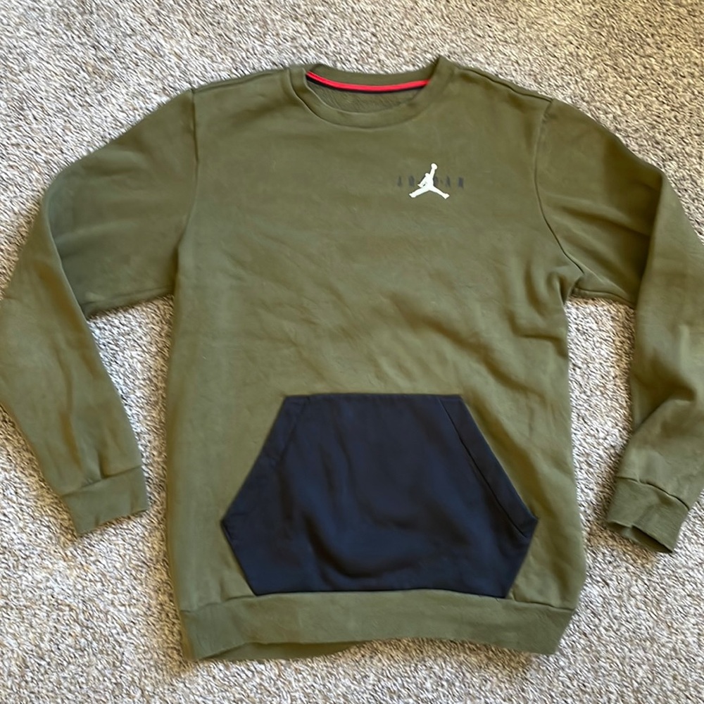 Like new Jordan Brad crew with front pocket